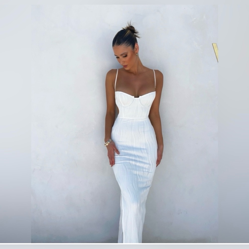 Elegant White Maxi Dress